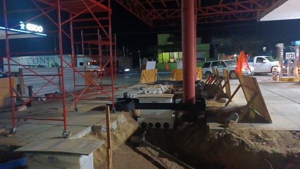 Realizan trabajos de alto riesgo en gasolinera de Jamiltepec