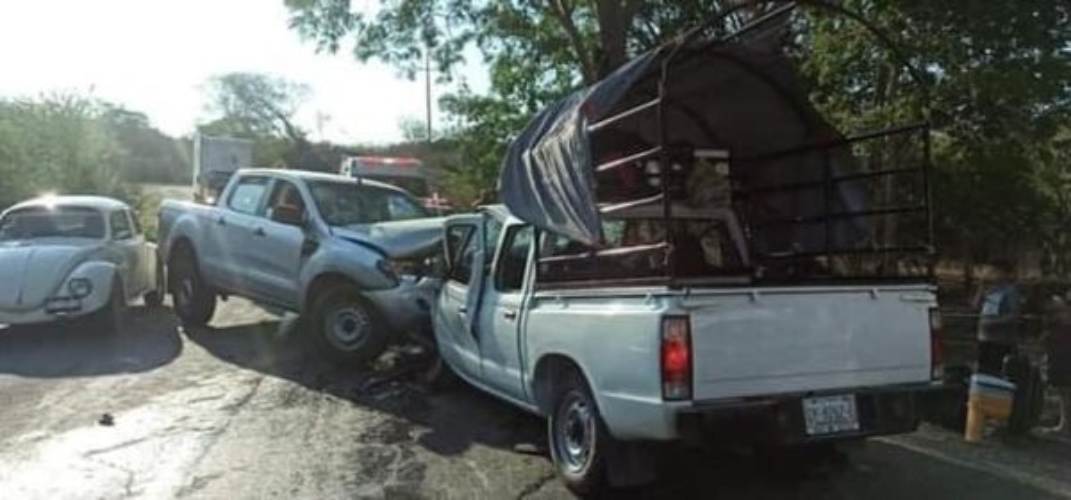 UN MUERTO DEJÓ CHOQUE CERCA DE JAMILTEPEC